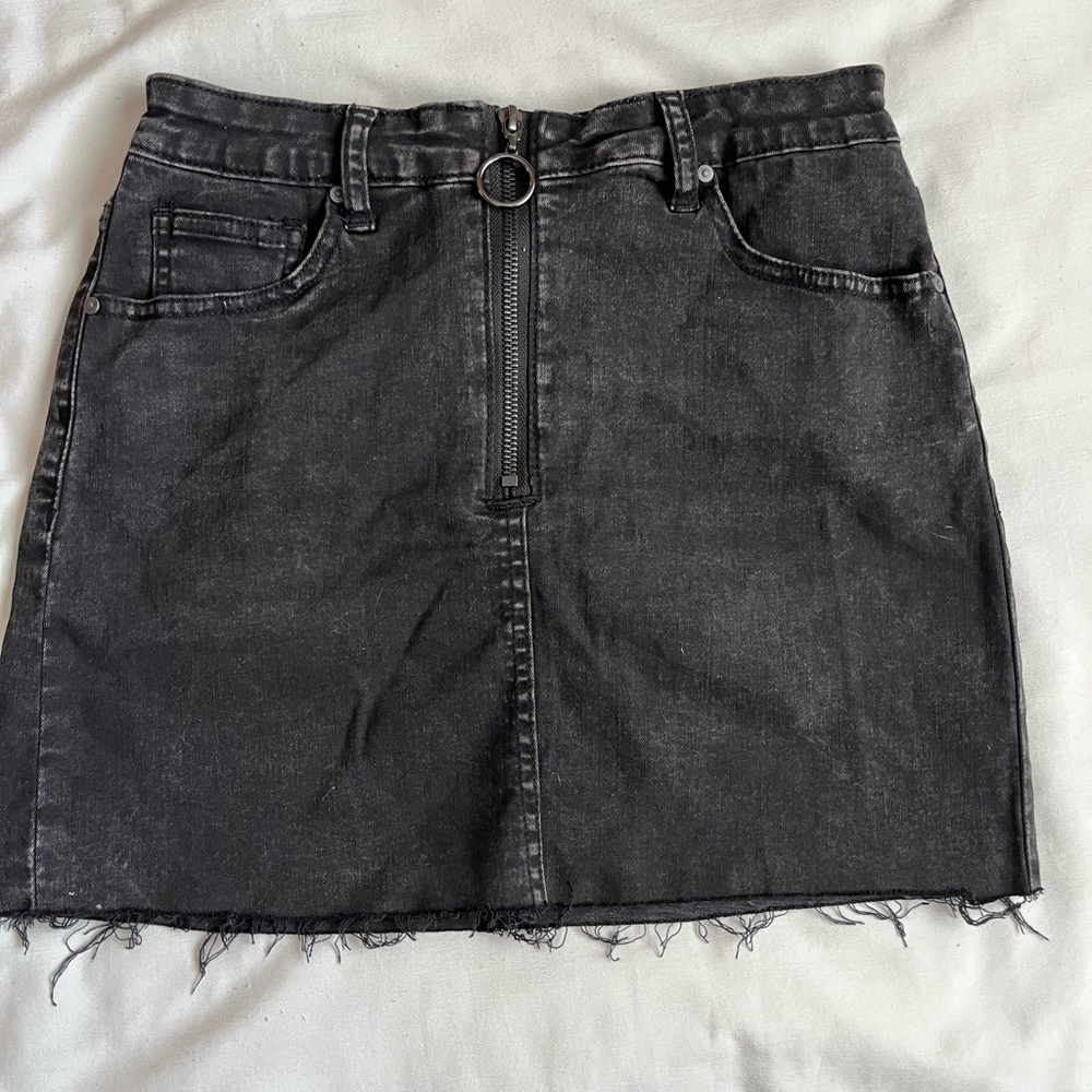 Tilly’s Black high waisted skirt- size 3- never worn